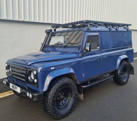 LAND ROVER DEFENDER 110